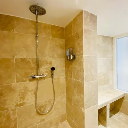 Feel@home Nemausus « Le 21 » Apartament *